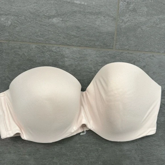 3 VICTORIA’S SECRET BRAS - NEW W TAGS- Size 36 D - Picture 4 of 4